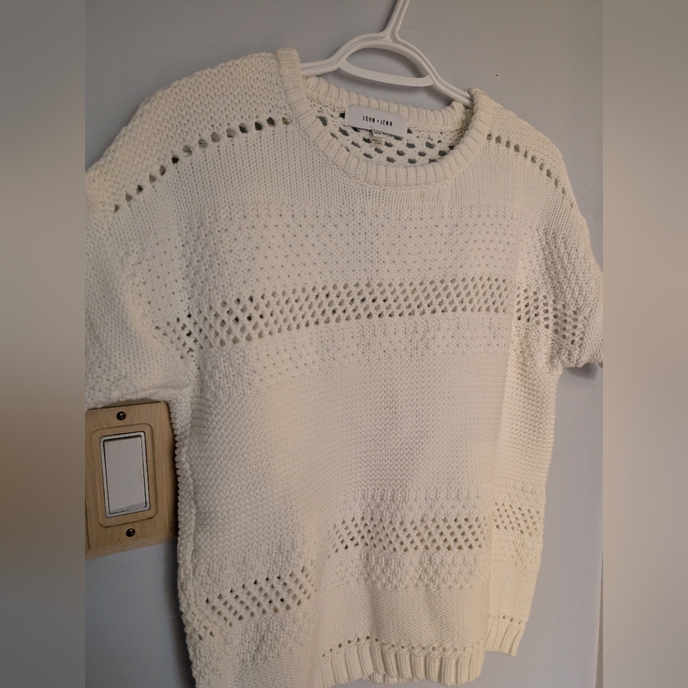 John + Jenn White Crew Neck Short Sleeve Shirt with Knit Texture - Picture 2 of 4
